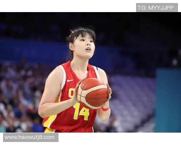 姚明亲临女篮赛场全力督战展现对中国女篮的支持与期望 姚明亲临女篮赛场全力督战展现对中国女篮的支持与期望