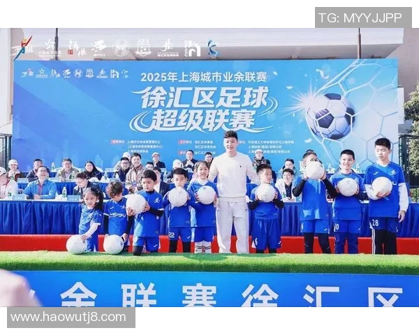 上海足球明星最新阵容照片揭晓引发球迷热议与期待 上海足球明星最新阵容照片揭晓引发球迷热议与期待