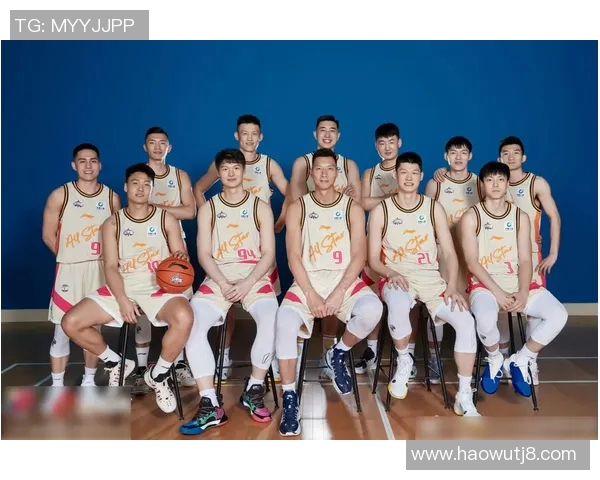 篮球明星向女星倾情告白甜蜜瞬间引发热议与关注