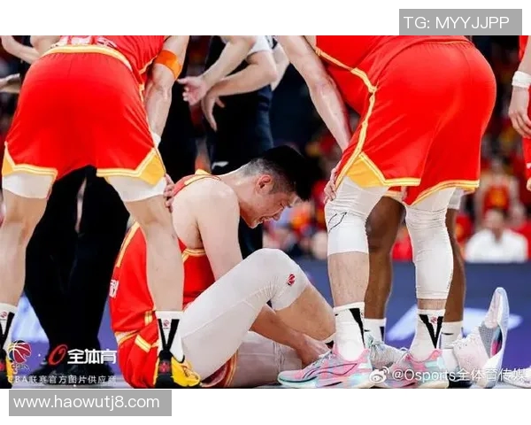 篮球明星因争议判罚与裁判发生冲突致其受伤引发广泛关注